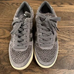 Grey gym shoes